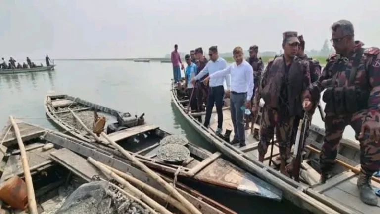 তিস্তা থেকে অবৈধভাবে পাথর উত্তোলন বন্ধে প্রশাসনের অভিযান