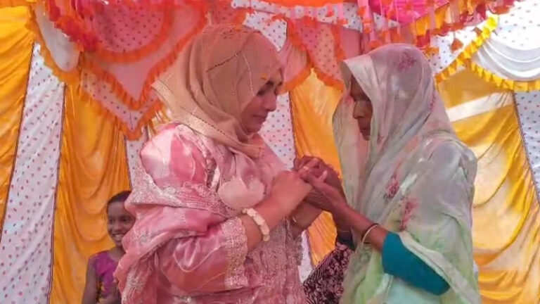 প্রচারণায় গিয়ে স্বর্ণের আংটি পেলেন হান্নান মাসউদের স্ত্রী