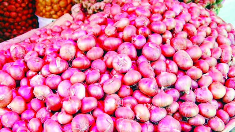 প্রথম রোজাতেই চড়া পেঁয়াজের দাম