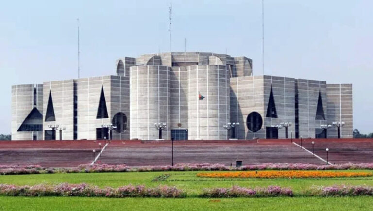 রাষ্ট্রপতি-প্রধানমন্ত্রী ও মন্ত্রী-এমপিরা বেতনসহ যেসব সুবিধা পান