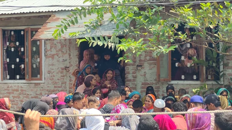 ঈদের আনন্দ হারিয়ে গেছে পুরো গ্রামে, অনিশ্চিত জীবনের মুখে পরিবার