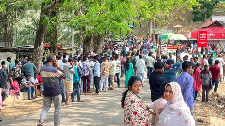 ঈদের ছুটিতে পর্যটকদের পদচারণায় মুখর খাগড়াছড়ি