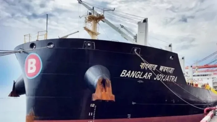 এবার যুদ্ধের মধ্যে আটকা পড়লো বাংলাদেশের জাহাজ