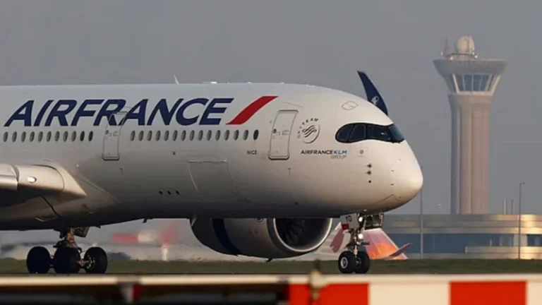 ক্ষেপণাস্ত্র হামলার মুখে মাঝপথ থেকে ফিরল ফরাসি বিমান!