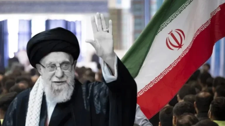 খামেনির মৃত্যুতে শোকে স্তব্ধ ইরান, প্রতিশোধের ঘোষণা