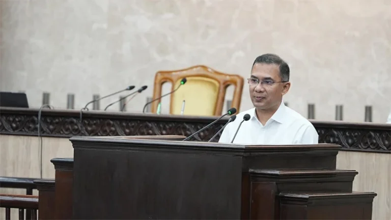 খেলোয়াড় জীবনে রাজনৈতিক দলের সদস্য হবেন না, প্রধানমন্ত্রীর আহ্বান