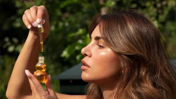 গরমে ত্বকের উজ্জ্বলতা বাড়াবে মধুর ৫ ফেস প্যাক webp