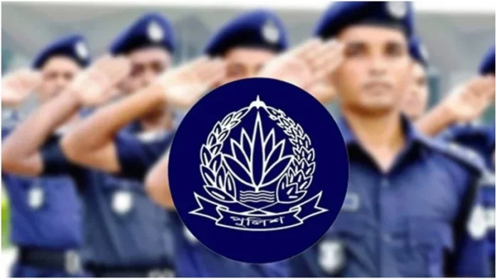 টয়লেট করতে টিম থেকে বিচ্ছিন্ন পুলিশ, অতঃপরwebp