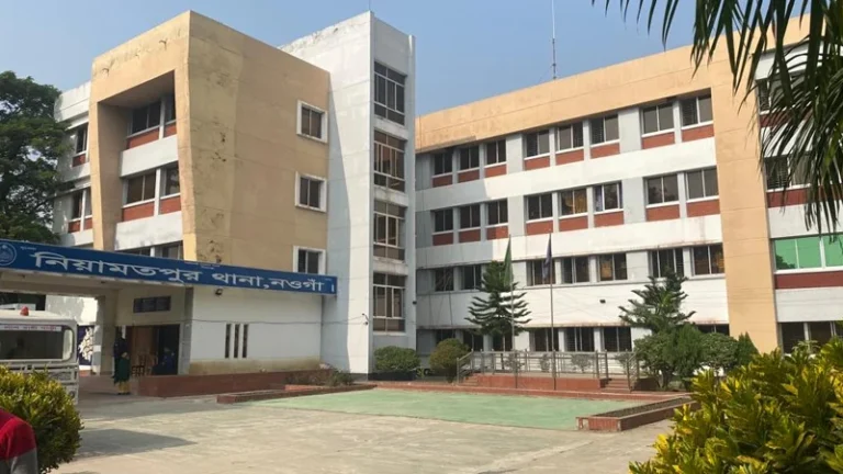 নওগাঁয় একই পরিবারের চারজনকে হত্যা