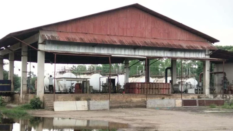 এলপিজির সংকট ও চড়া দামে ভোগান্তিতে সাধারণ গ্রাহক কৈলাশটিলা গ্যাস প্লান্ট