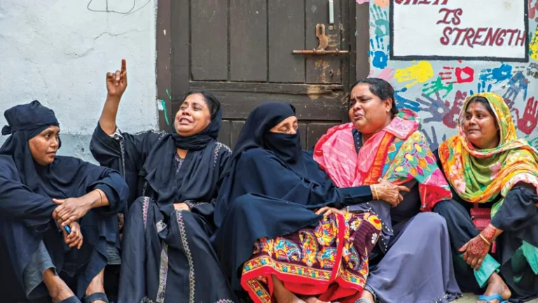 কেরানীগঞ্জের কারখানায় আগুন লাশের হাতে চাবি, তালা খুলে মাকে চিনল সাব্বির