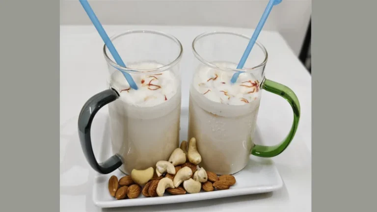 গরমে বেশ ক্লান্ত লাগছে? শক্তি পেতে ঘরেই বানান শাহী বাদামের শরবত