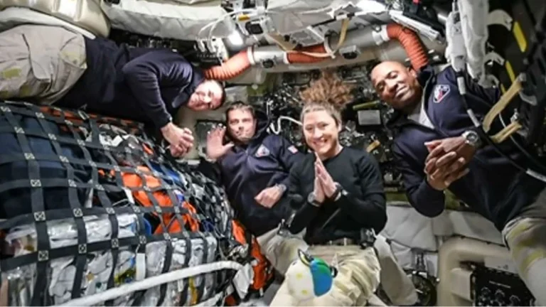 জাপানের জনপ্রিয় খেলা এখন ‘অফিস চেয়ার রেসিং’