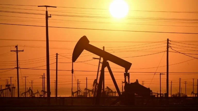 তেল কীভাবে বিশ্বকে নিয়ন্ত্রণ করতে শুরু করল