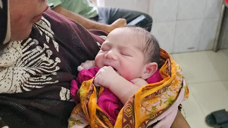 নতুন বছরে এলো সন্তান, আনন্দিত পরিবার