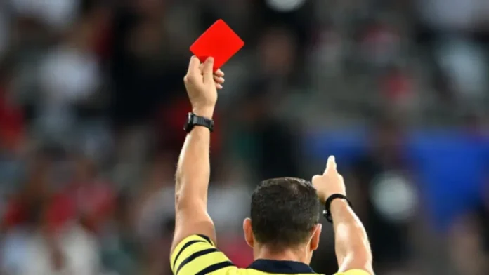 ফ্রান্সে এক ম্যাচেই ২৪ লাল কার্ড