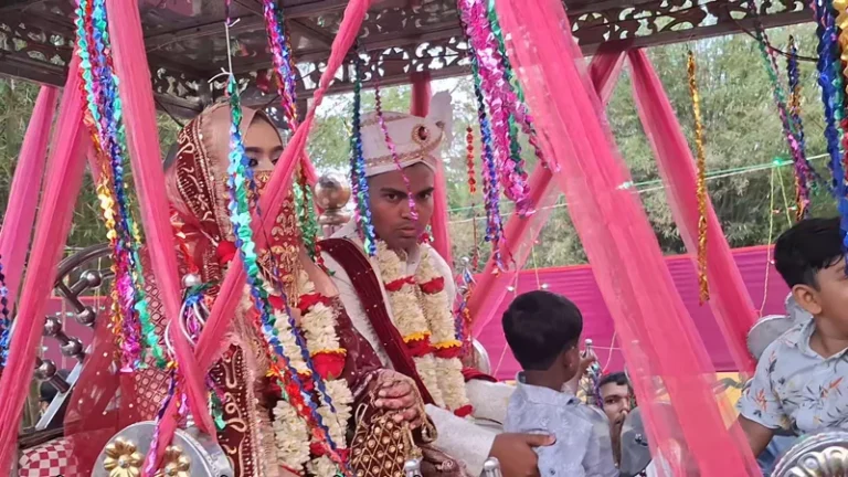 বিয়ে করতে বর গেল হাতির পিঠে চড়ে, কনেকে নিয়ে এলো ঘোড়ার গাড়িতে