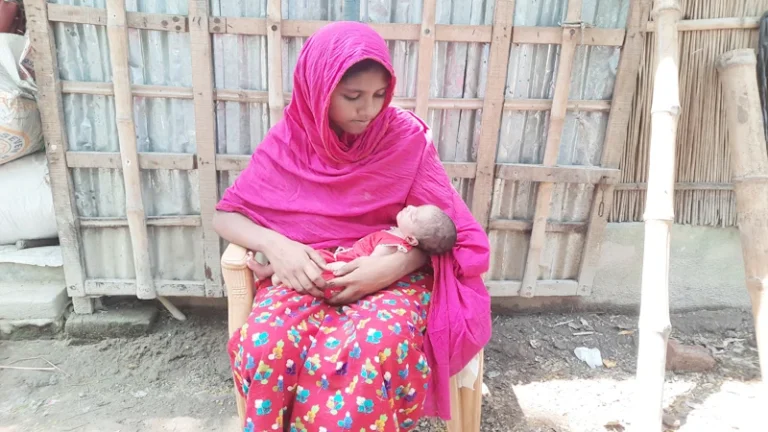 মেয়েকে মানবিক মানুষ বানাতে চান ঝিনাইদহের মীম