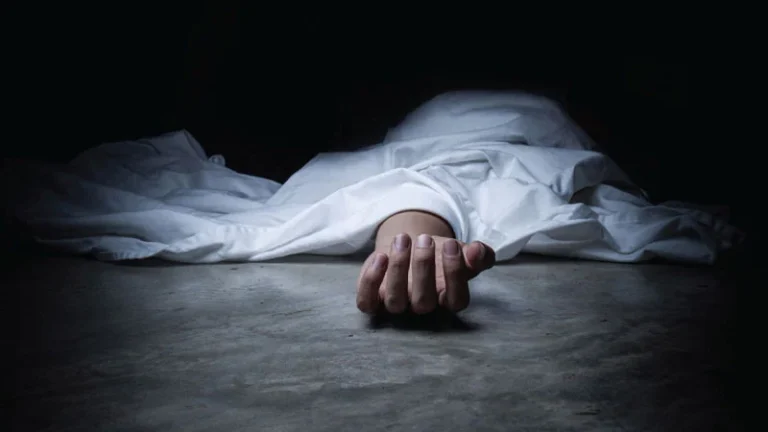 রাজধানীতে কলেজছাত্রীকে কুপিয়ে হত্যা, আহত মা ও ভাই-বোন