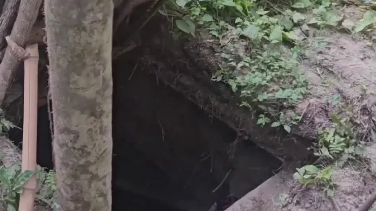 লক্ষ্মীপুরে মাটির নিচে ‌‘রহস্যময়’ সুড়ঙ্গ, ভেতরে মিলেছে বিছানা-বালিশ