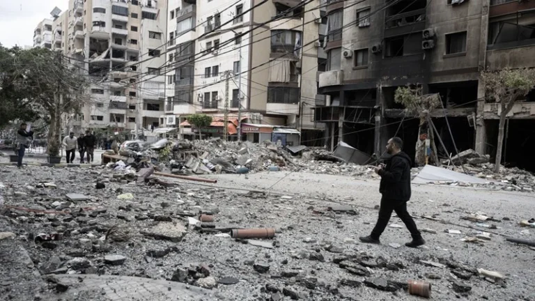 লেবাননে ইসরায়েলি হামলায় নিহত বেড়ে ২ হাজার ৫২১