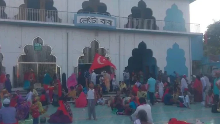 ল্যাংটার মেলা বন্ধের নির্দেশ খাদেমকে কুপিয়ে জখম