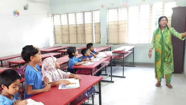 স্কুল-কলেজে ৩ দিন অনলাইন ক্লাস, ৩ দিন অফলাইনে