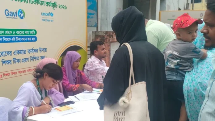 ৩০ উচ্চ ঝুঁকিপূর্ণ এলাকায় একযোগে হামের টিকাদান শুরু