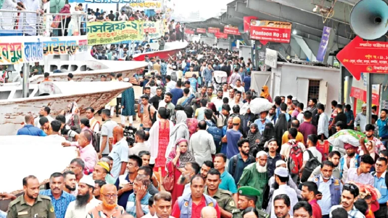 ঈদযাত্রায় দুই মহাসড়কে ধীরগতি, দুর্ভোগ