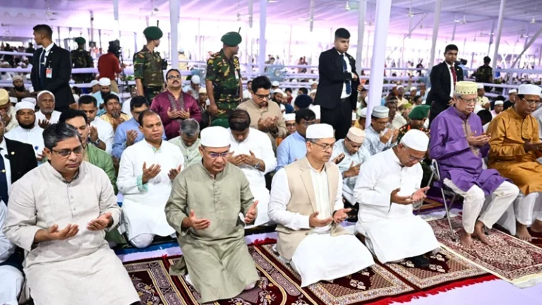 জাতীয় ঈদগাহে ঈদুল আজহার প্রধান জামাত অনুষ্ঠিত, অংশ নেন রাষ্ট্রপতি ও প্রধানমন্ত্রী