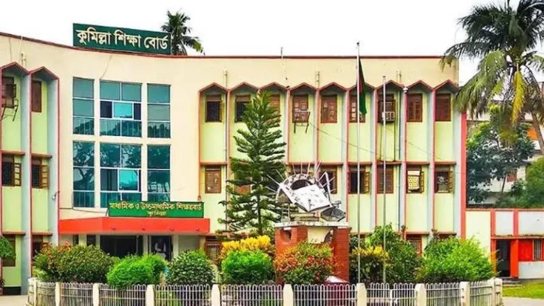 নোয়াখালী পুরাতন প্রশ্নপত্রে এসএসসি পরীক্ষা, কেন্দ্র সচিব ও হল সুপারকে অব্যাহতি