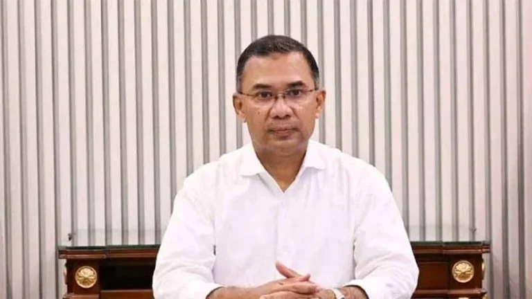 বহর থামিয়ে অ্যাম্বুলেন্সকে পথ করে দিলেন প্রধানমন্ত্রী
