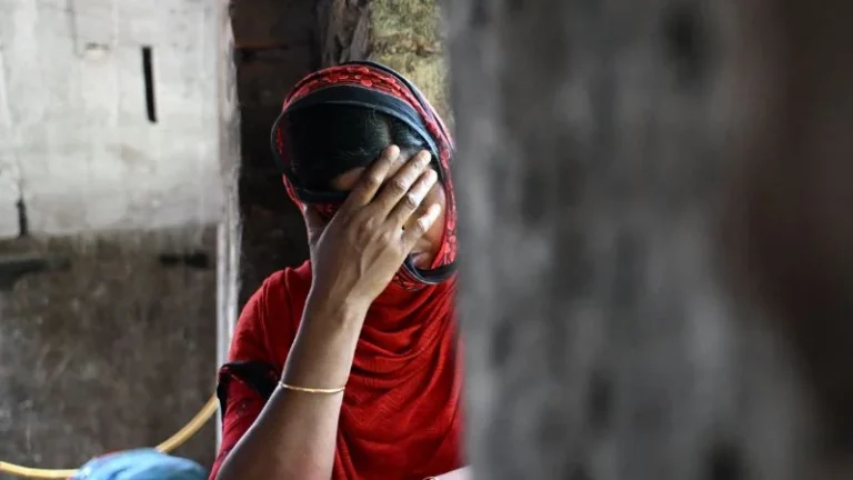 বাংলাদেশে ফেরার জন্য ভারত সীমান্তে অপেক্ষা, জেরা এবং তারপর