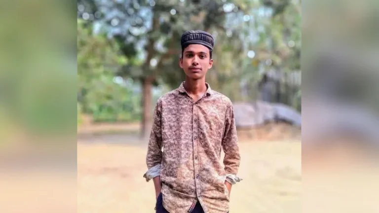 মেলায় তুচ্ছ বিষয় নিয়ে বাকবিতণ্ডার জেরে স্কুলছাত্রকে কুপিয়ে হত্যা