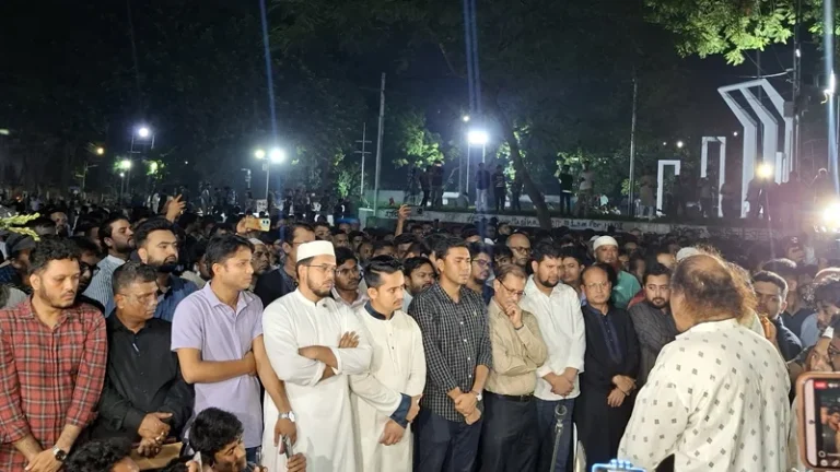 শহীদ মিনারে অশ্রুসিক্ত নয়নে কারিনাকে বিদায়