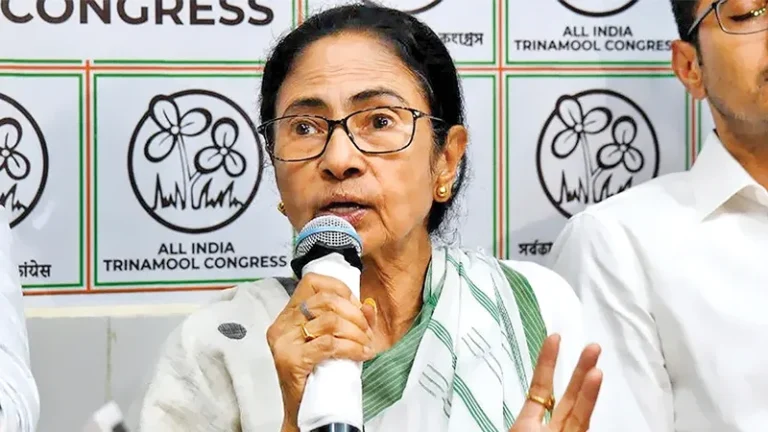 আইনপ্রণেতাদের বিদ্রোহ তৃণমূল কংগ্রেসের নিয়ন্ত্রণ নিয়ে বিপাকে মমতা