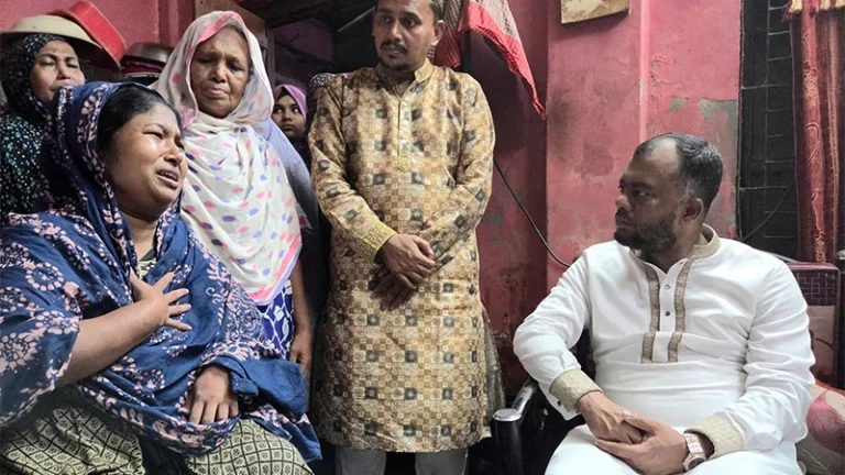 গুলিবিদ্ধ সেই স্কুলছাত্রের চিকিৎসা সহায়তায় কুসিক প্রশাসক