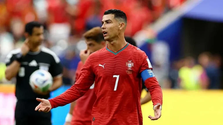‘রোনালদোকে আমরা বল পাস দিতে বাধ্য নই’