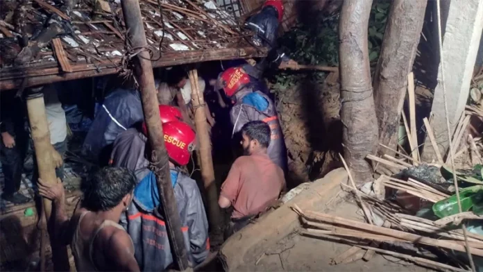 কক্সবাজারে পাহাড় ধসে এক রাতেই রোহিঙ্গা নারী-শিশুসহ ৯ জনের মৃত্যুwebp