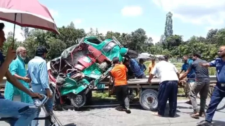 কুড়িগ্রাম ট্রাক-সিএনজির মুখোমুখি সংঘর্ষে নিহত ১, আহত ৫