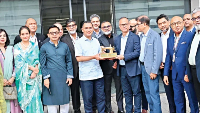 প্রধানমন্ত্রীর সঙ্গে বিজিএমইএ ও বিটিএমএ নেতাদের বৈঠক গ্যাস-বিদ্যুতে বিশেষ ব্যবস্থা চায় বস্ত্র ও পোশাক খাত দুই খাতের সমস্যা সমাধানে দুটি কমিটি গঠনের সিদ্ধান্ত