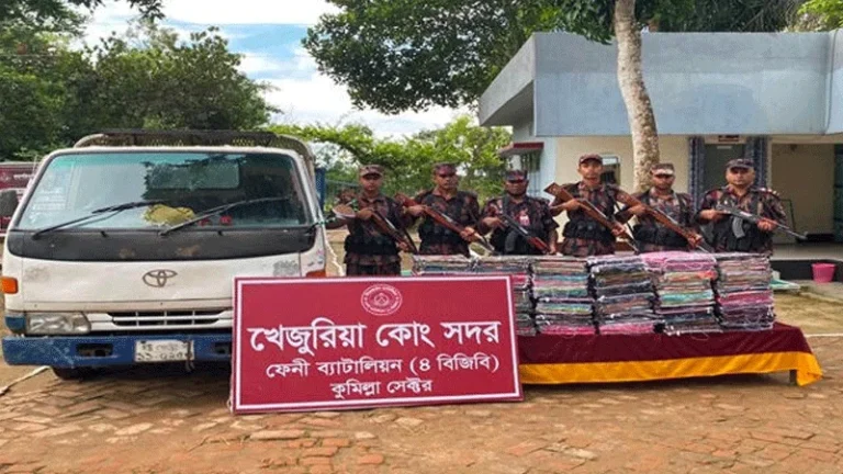 ফেনী সীমান্তে বিজিবির অভিযানে মিনি ট্রাকসহ ভারতীয় পণ্য জব্দ