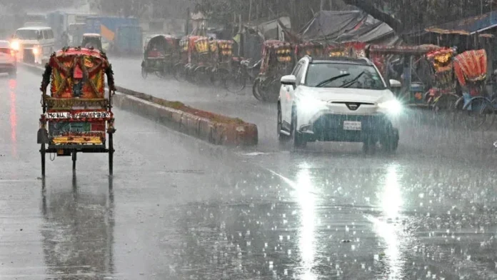 রাজধানীতে বৃষ্টি কমতে পারে আজ, বাড়তে পারে উত্তরাঞ্চলে