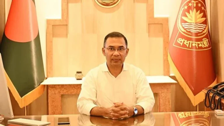 হেলিকপ্টারে মহেশখালীর পথে প্রধানমন্ত্রী