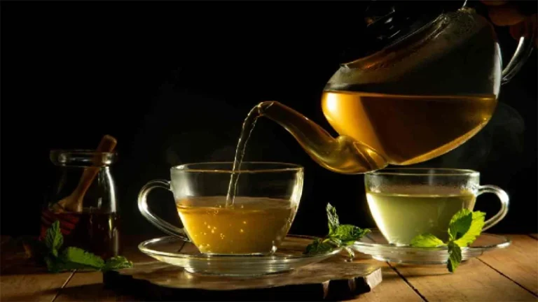 ওজন কমাতে চাইলে গ্রিন টি-তে মেশান ৩ উপাদান