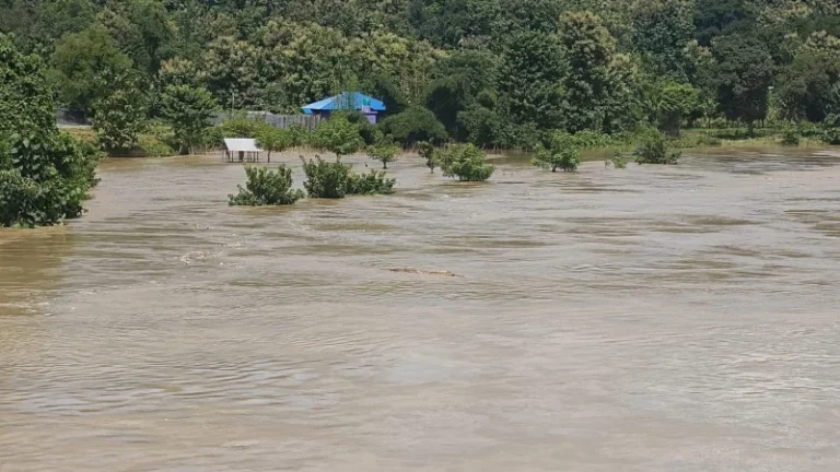 খাগড়াছড়িতে ভারী বৃষ্টিতে তলিয়ে গেছে সড়ক, সাজেকের সঙ্গে যোগাযোগ বন্ধ