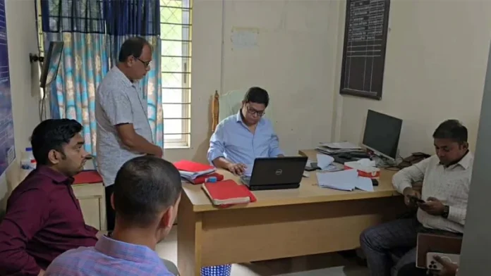 গাজীপুরে ভূমি অফিসের ৪ কর্মকর্তা-কর্মচারী বরখাস্ত