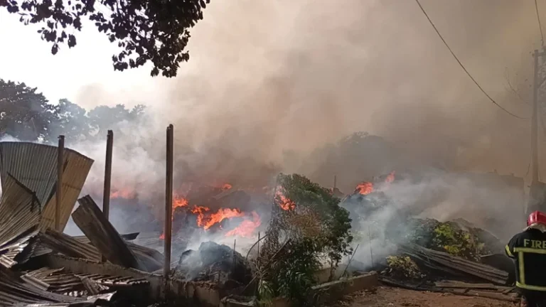 গাজীপুরে ১২ ঝুটের গোডাউনের আগুন নিয়ন্ত্রণে