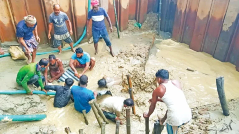 গ্যাস পরিস্থিতি নদীর তলদেশে পাইপ কেটে গ্যাস চুরির চেষ্টা