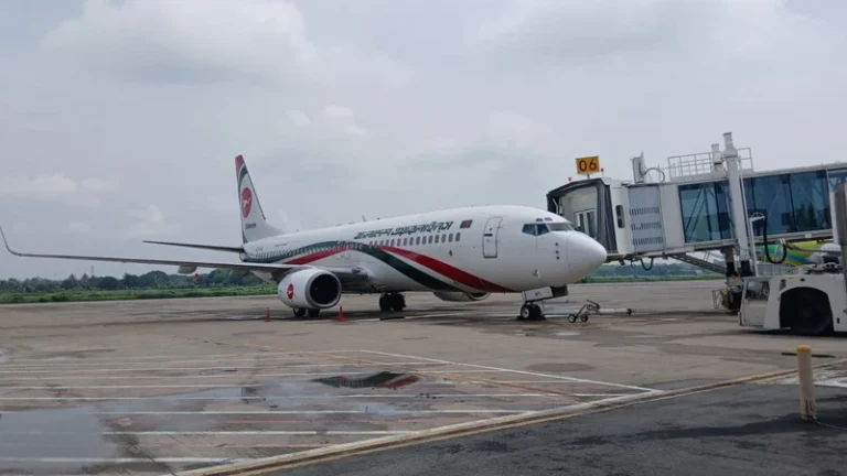 চট্টগ্রামগামী বিমানে অসুস্থ হয়ে নারী যাত্রীর মৃত্যু, মাসকটে জরুরি অবতরণ